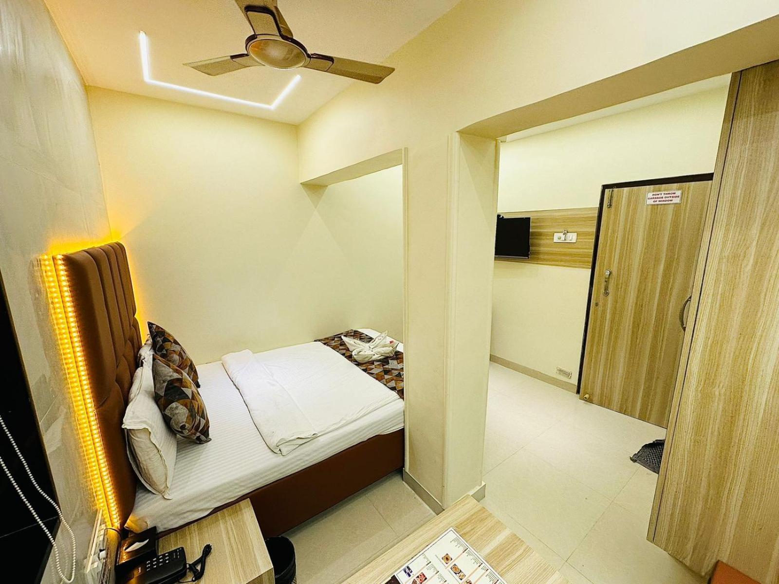 Hotel Vashi Inn ナビムンバイ エクステリア 写真