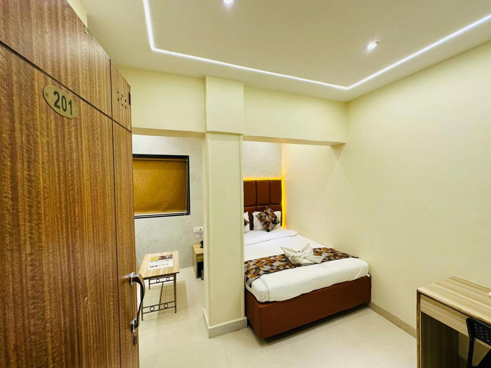 Hotel Vashi Inn ナビムンバイ エクステリア 写真